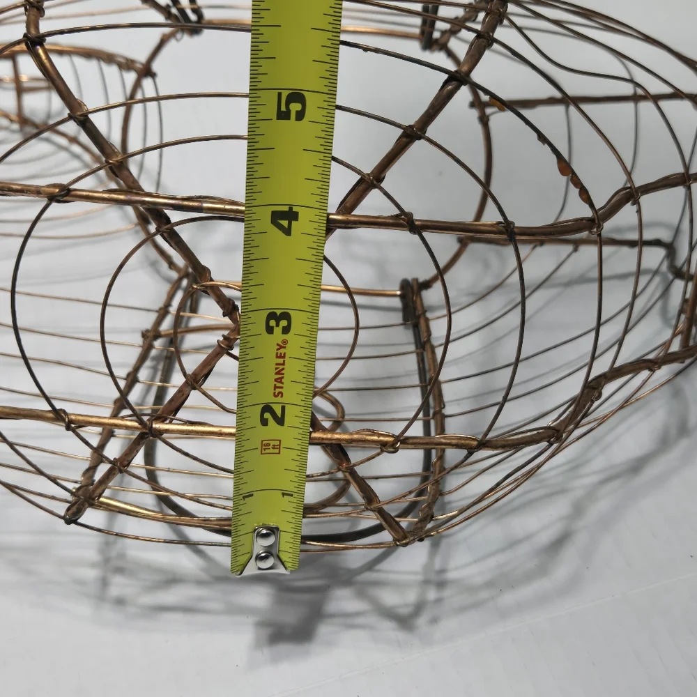 Chicken basket, copper colored wire egg basket egg collecting, like a chicken